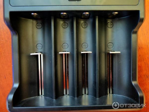 Зарядное устройство XTAR VC4 фото