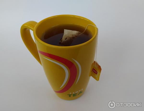 Кружка Lipton с чаем