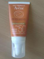 Солнцезащитный крем Avene SPF50+ фото