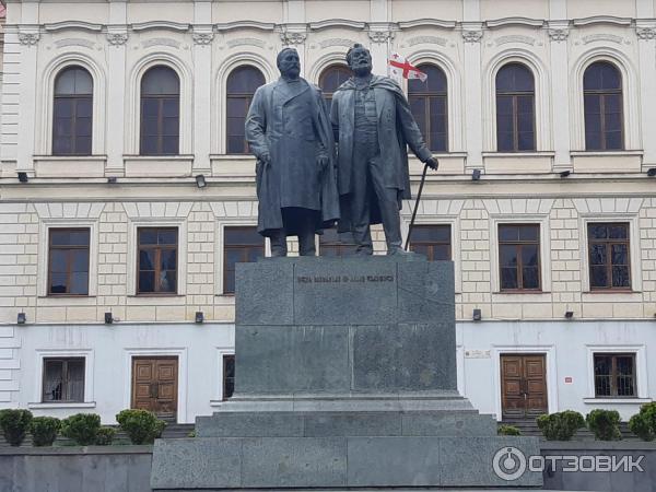 Проспект Шота Руставели памятник