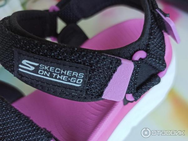 Сандалии женские Skechers Max Cushioning фото