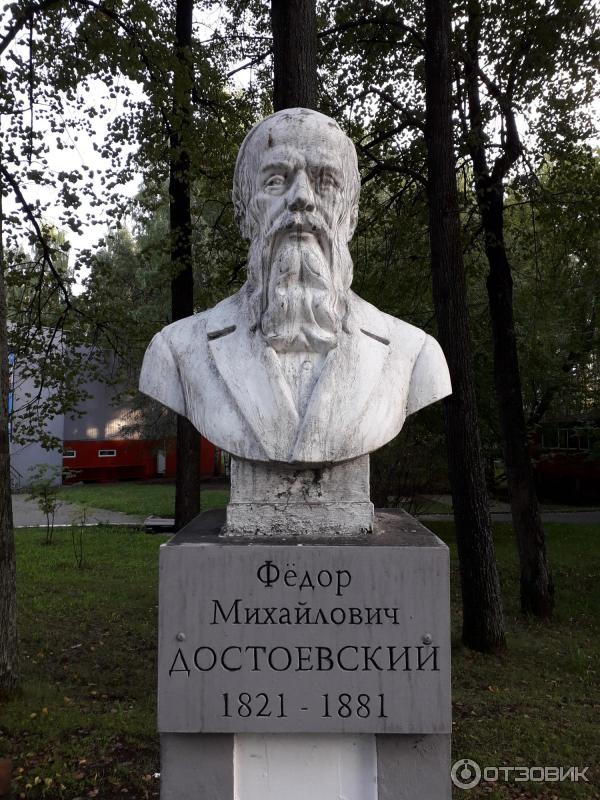 Литературная аллея в ЦПКиО им. В. В. Маяковского фото