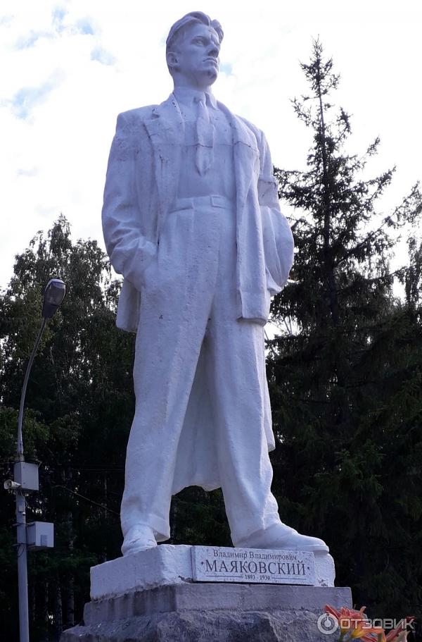 Литературная аллея в ЦПКиО им. В. В. Маяковского фото