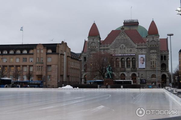 Хельсинки. Каток на фоне национального театра