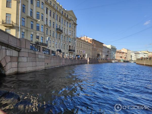 Водная экскурсия по рекам и каналам Санкт-Петербурга (Россия) фото