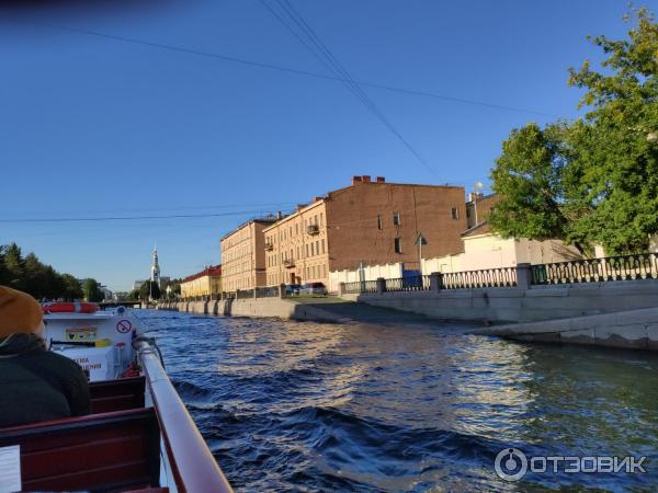 Водная экскурсия по рекам и каналам Санкт-Петербурга (Россия) фото