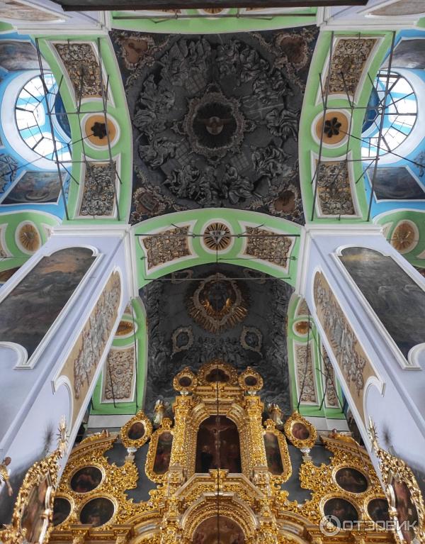 Потолок в соборе
