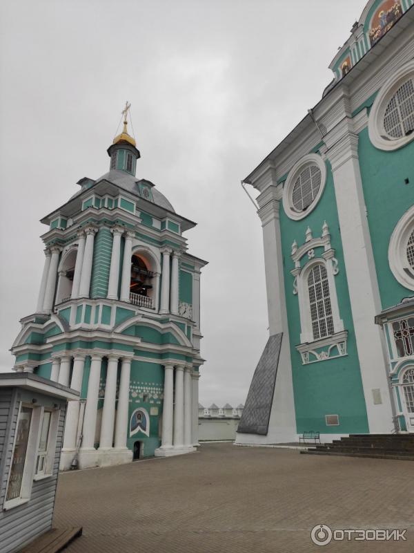 Площадка перед входом в собор