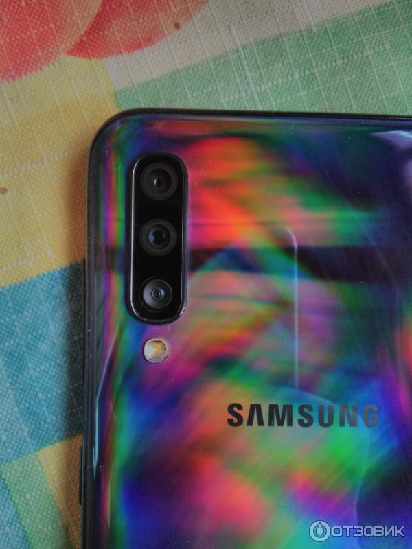 Samsung Galaxy a50 выключается сам по себе.