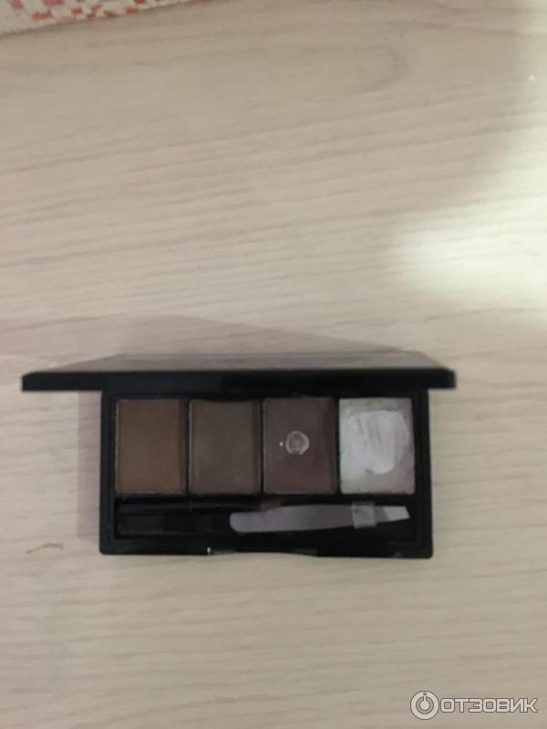 Тени для бровей Makeup Revolution Focus & Fix Brow Kit фото