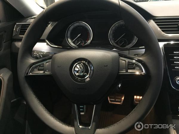 Автомобиль Skoda Superb седан фото