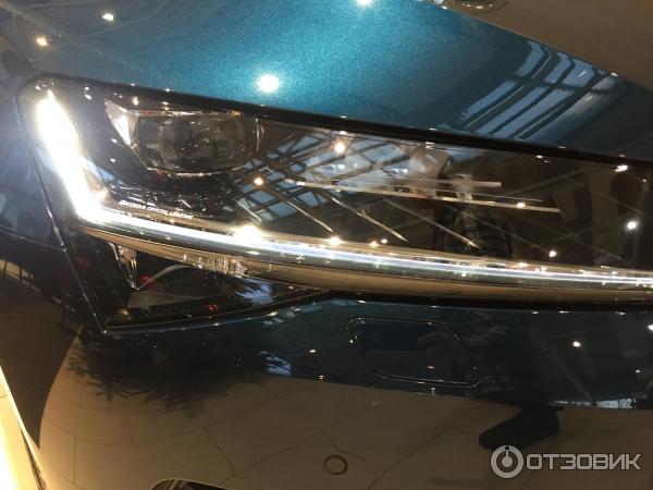 Автомобиль Skoda Superb седан фото