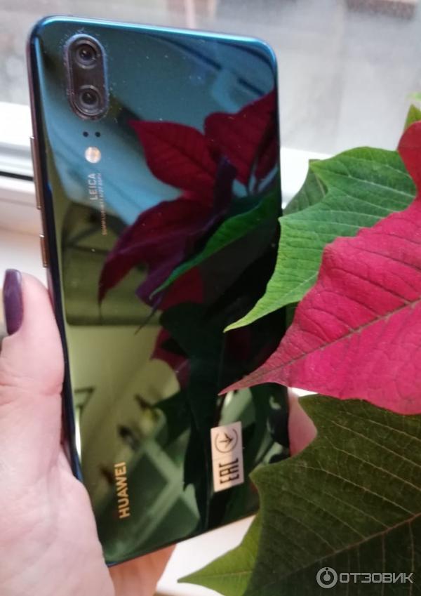 Смартфон Huawei P20 фото