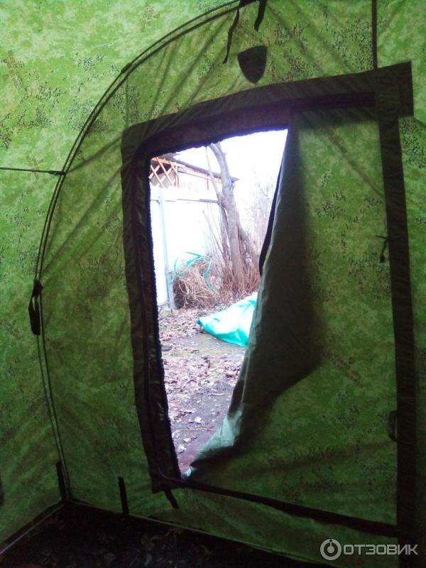 Входной проем также 140 х 90 см с очень неудобной молнией.