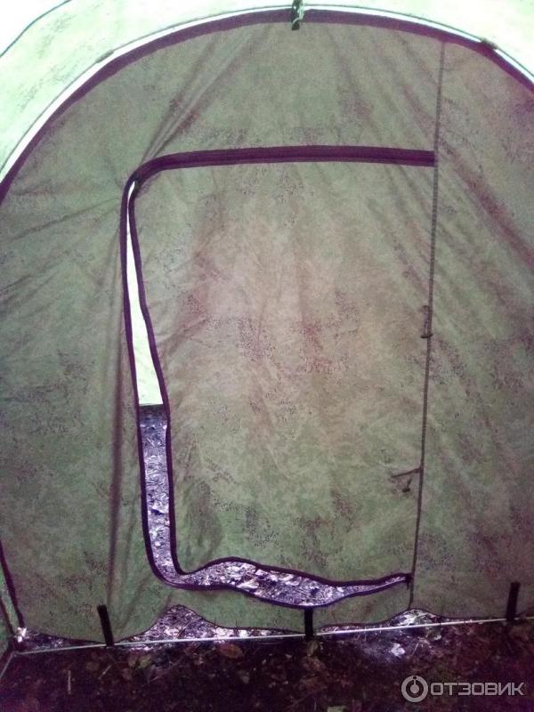 перегородка не достает до земли, сквозняки ужасные и не держит температуру