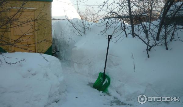 Лопата для снега из поликарбоната Альтернатива фото