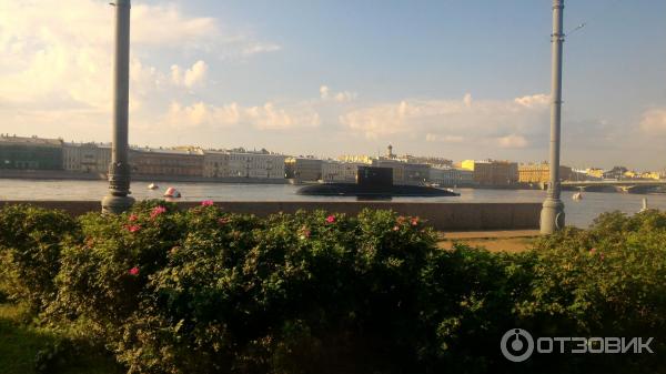 Пешая прогулка по набережной Невы на Васильевском острове (Россия, Санкт-Петербург) фото