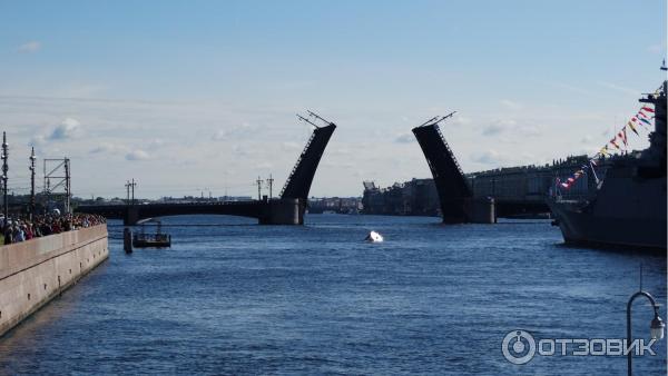 Пешая прогулка по набережной Невы на Васильевском острове (Россия, Санкт-Петербург) фото