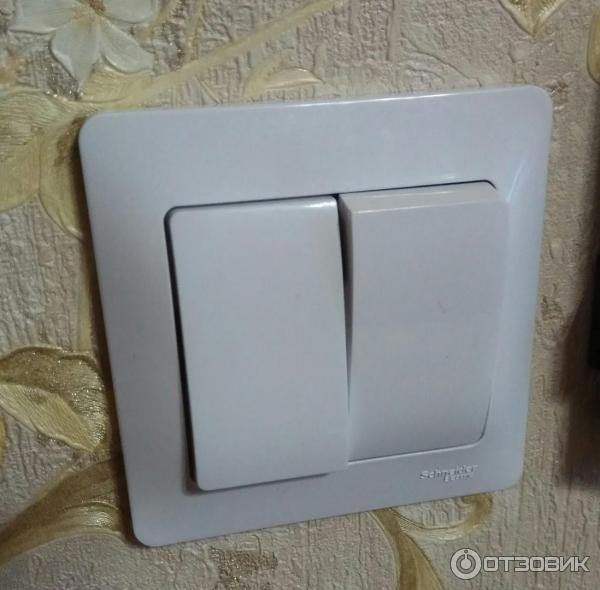 Розетки и выключатели Schneider Electric Glossa фото