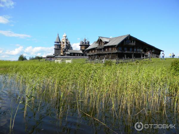 Дом Ошевнева из деревни Ошевнево в музее-заповеднике Кижи (Россия, Карелия) фото