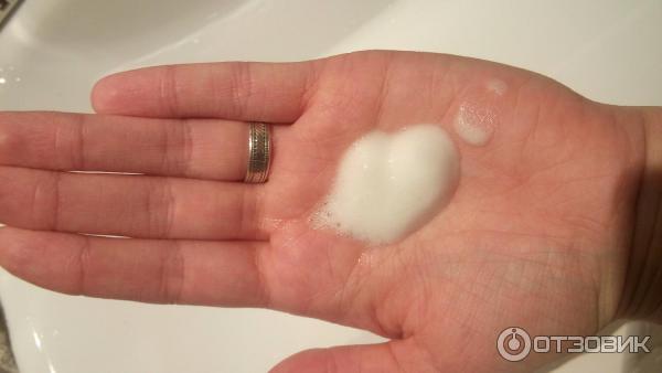 Очищающая пенка для умывания Huangjisoo Pure daily foamng cleanser, увлажняющая фото