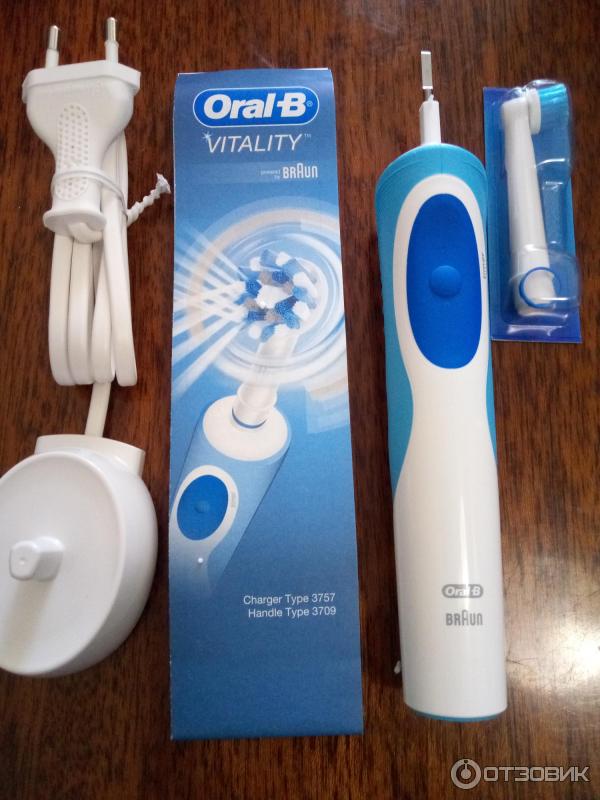 Электрическая зубная щетка Braun Oral-B Vitality Sensitive Clean фото