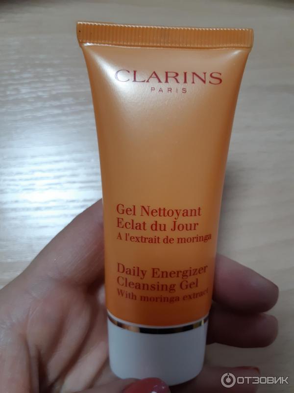 Очищающий гель Clarins Gel Nettoyant Eclat du Jour придающий сияние коже фото