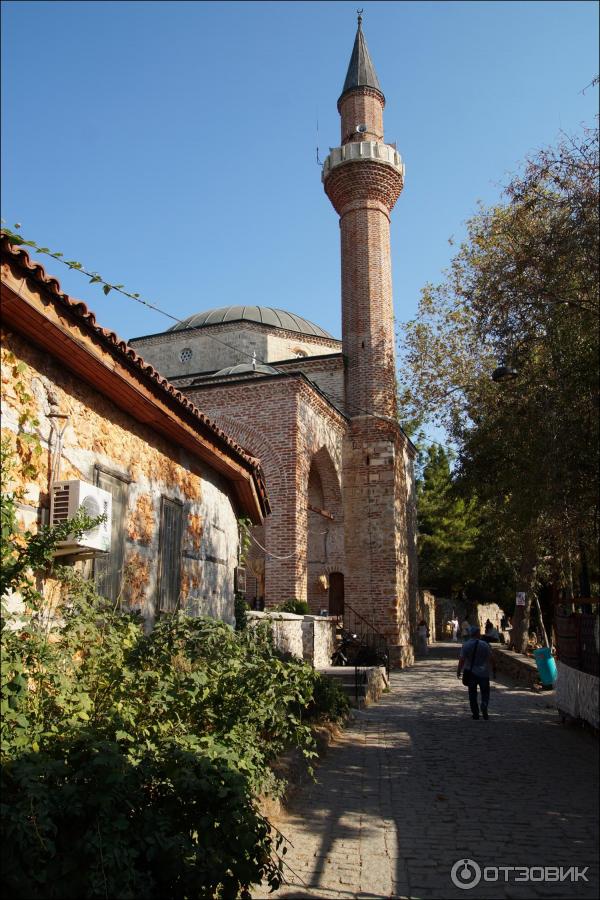 старинная мечеть Сулеймание (Suleymaniye Mosque), датируемую 13 веком