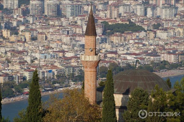 вид на мечеть Сулеймание (Suleymaniye Mosque) с обзорной площадки Аланийской крепости