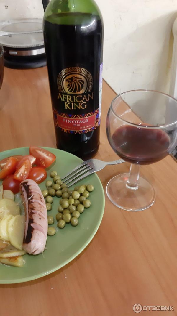 Вино african king пинотаж. Вино африкан кинг. Африкан кинг пинотаж. Вино африкан кинг пинотаж красное полусухое. Вино африкан кинг.