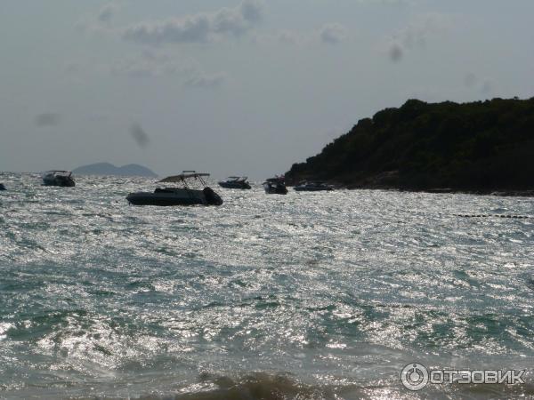 Рис. 8 - Лодки на море перед пляжной зоной