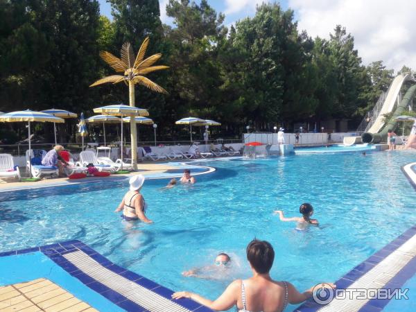 Бассейн у пляжа