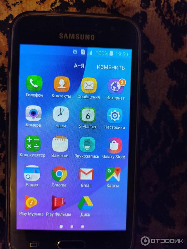 Смартфон Samsung Galaxy J1 фото