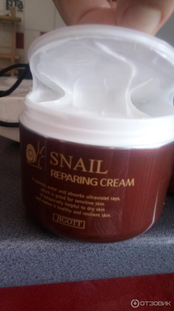 Улиточный крем для лица Jigott Snail Reparing Cream фото