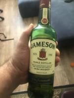 Jameson отзывы. Джеймесон 350 виски джеймсон. Джемисон спайси. Виски джемисон в руке. Бутылка виски джемисон.