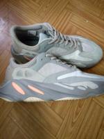 Кроссовки Adidas Yeezy Boost 700 фото