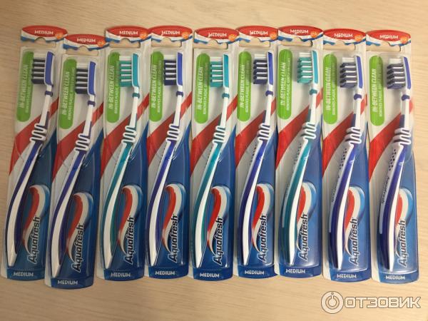 Зубная щетка Aquafresh in-between clean