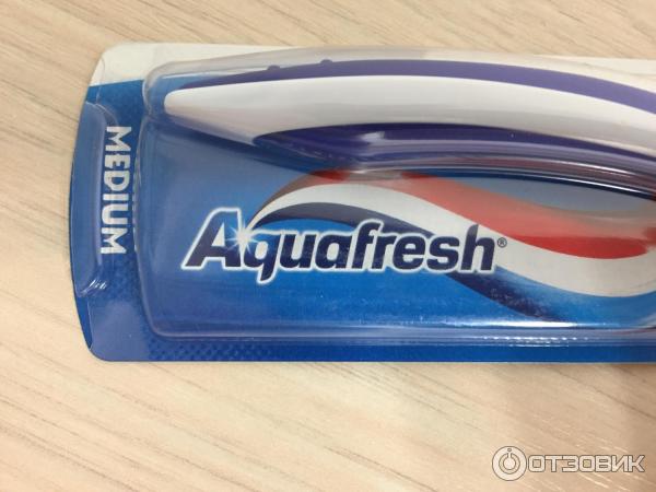 Зубная щетка Aquafresh in-between clean