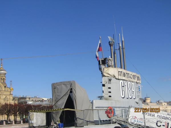 Пешая прогулка по набережной Невы на Васильевском острове (Россия, Санкт-Петербург) фото