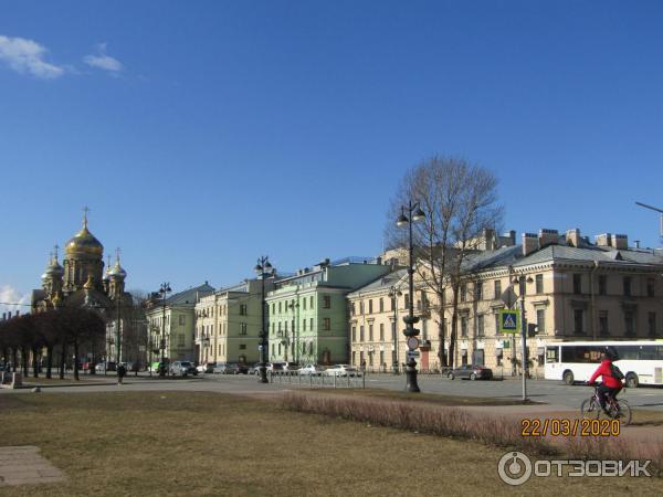 Пешая прогулка по набережной Невы на Васильевском острове (Россия, Санкт-Петербург) фото