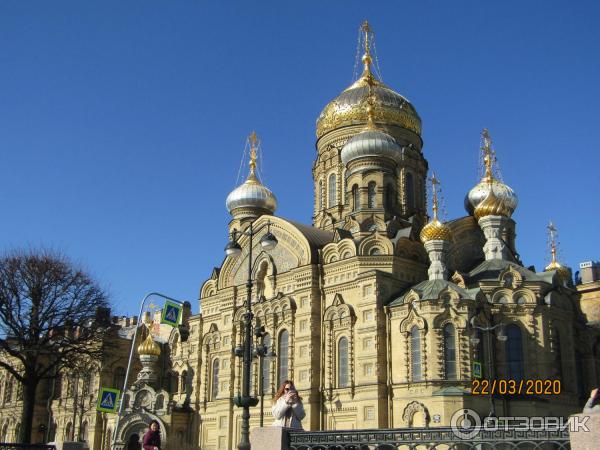 Пешая прогулка по набережной Невы на Васильевском острове (Россия, Санкт-Петербург) фото