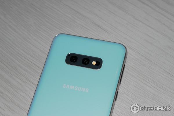 Смартфон Samsung Galaxy S10e фото