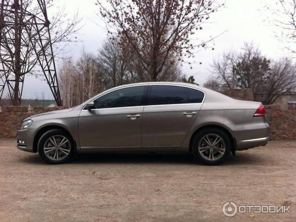 Автомобиль Volkswagen Passat B7 седан фото