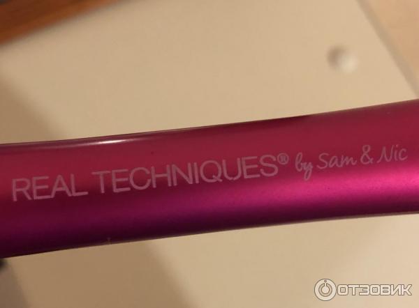 Кисть для румян Real Techniques Blush Brush фото