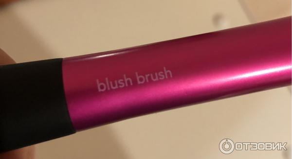 Кисть для румян Real Techniques Blush Brush фото