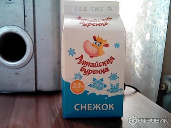 Продукт кисломолочный Алтайская буренка Снежок 2,5% фото