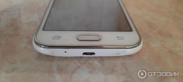 Смартфон Samsung Galaxy J1 фото