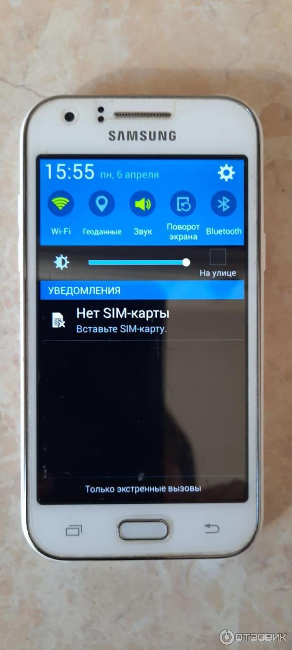 Смартфон Samsung Galaxy J1 фото