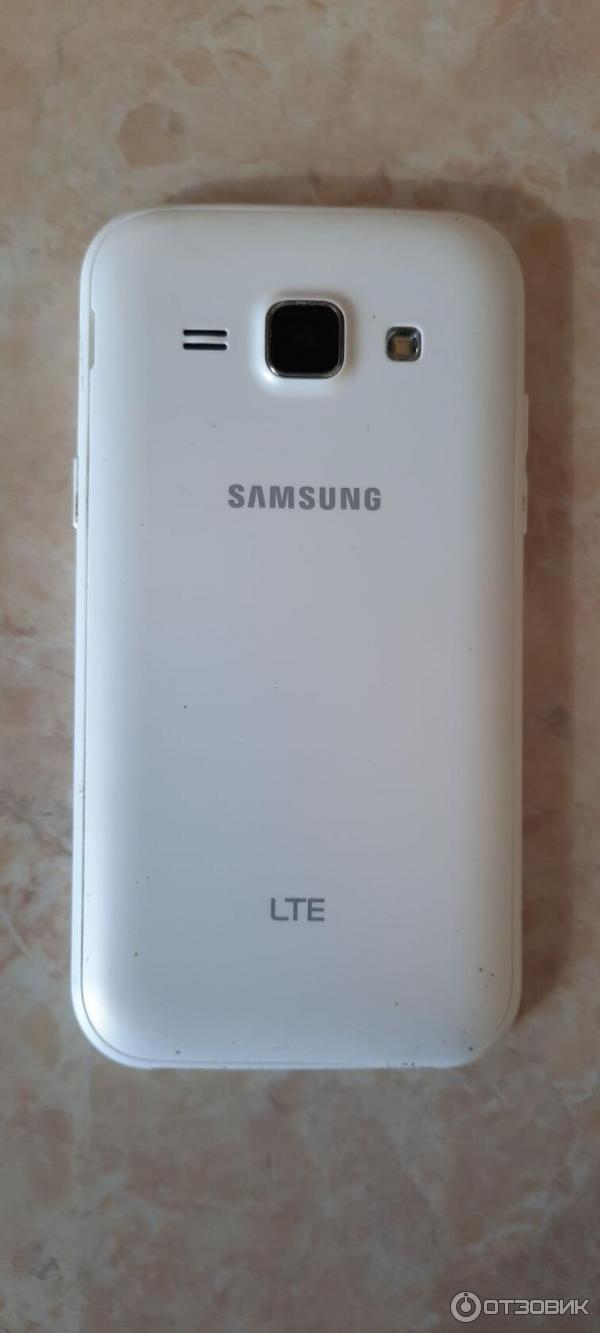 Смартфон Samsung Galaxy J1 фото