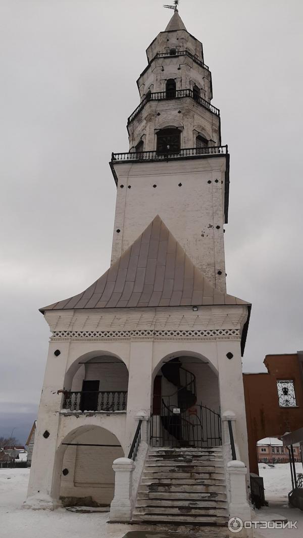 Вход в башню